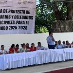 Alcalde Francisco Suazo les toma protesta a los nuevos comisarios y delegados representativos de comunidades.