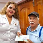 Gobierno Municipal Entrega 19 VISAS a Adultos Mayores