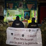 Armada de México en coordinación interinstitucional asegura vehículos, presunta droga y material diverso en el estado de Michoacán
