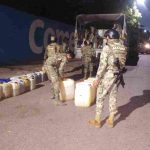 La Secretaría de Marina en coordinación interinstitucional asegura más de 11 mil litros de presunto hidrocarburo en Michoacán
