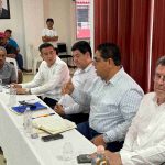 Alcalde Francisco Suazo participa en reunión de demanda de pescadores que exigen respuestas a la CFE por presunta contaminación de la Termoeléctrica en Petacalco