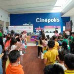 Niños y Niñas Disfrutan de Función de Cine en Curso del DIF Municipal