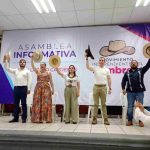 Con algarabía fue recibida la líder del Movimiento del Sombrero Grecia Quiroz en LC
