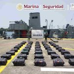 MARINA ASEGURA MÁS DE 1.6 TONELADAS DE PRESUNTA COCAÍNA EN UNA OPERACIÓN MARÍTIMA FRENTE A COSTAS DE MICHOACÁN