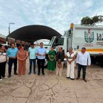 El gobierno de Francisco Suazo entrega camión recolector de basura