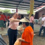 Presidenta del Dif Reyna Baldovinos convive con adultos mayores en el Naranjito