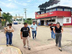 Atiende Manuel Esquivel solicitudes de vecinos de Puerto Nuevo