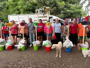 DIF prosigue el apoyo en despensas y kits de limpieza básica a las familias afectadas en las pasadas lluvias    