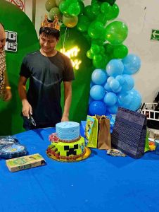 Festejan los XV años de Alejo Zenit entre abrazos, regalos y una suculenta cena en LC