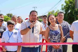 Gobierno de Lázaro Cárdenas renueva avenida Independencia de Playa Azul; tenía más de 50 años sin pavimentarse