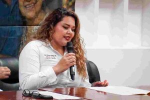 Entregan 23 pasaportes estadounidenses y una visa a habitantes de Lázaro Cárdenas